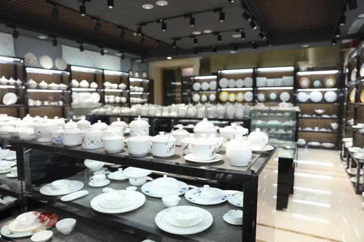 財(cái)富高橋百家品牌商戶系列報(bào)道 華強(qiáng)陶瓷 用品質(zhì)和服務(wù)創(chuàng)造價(jià)值，拓展其他行業(yè)專用陶瓷新藍(lán)海